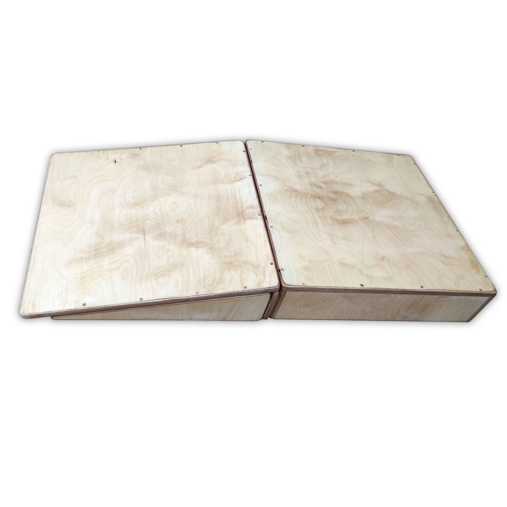 Foto de cajón y cuña gateo